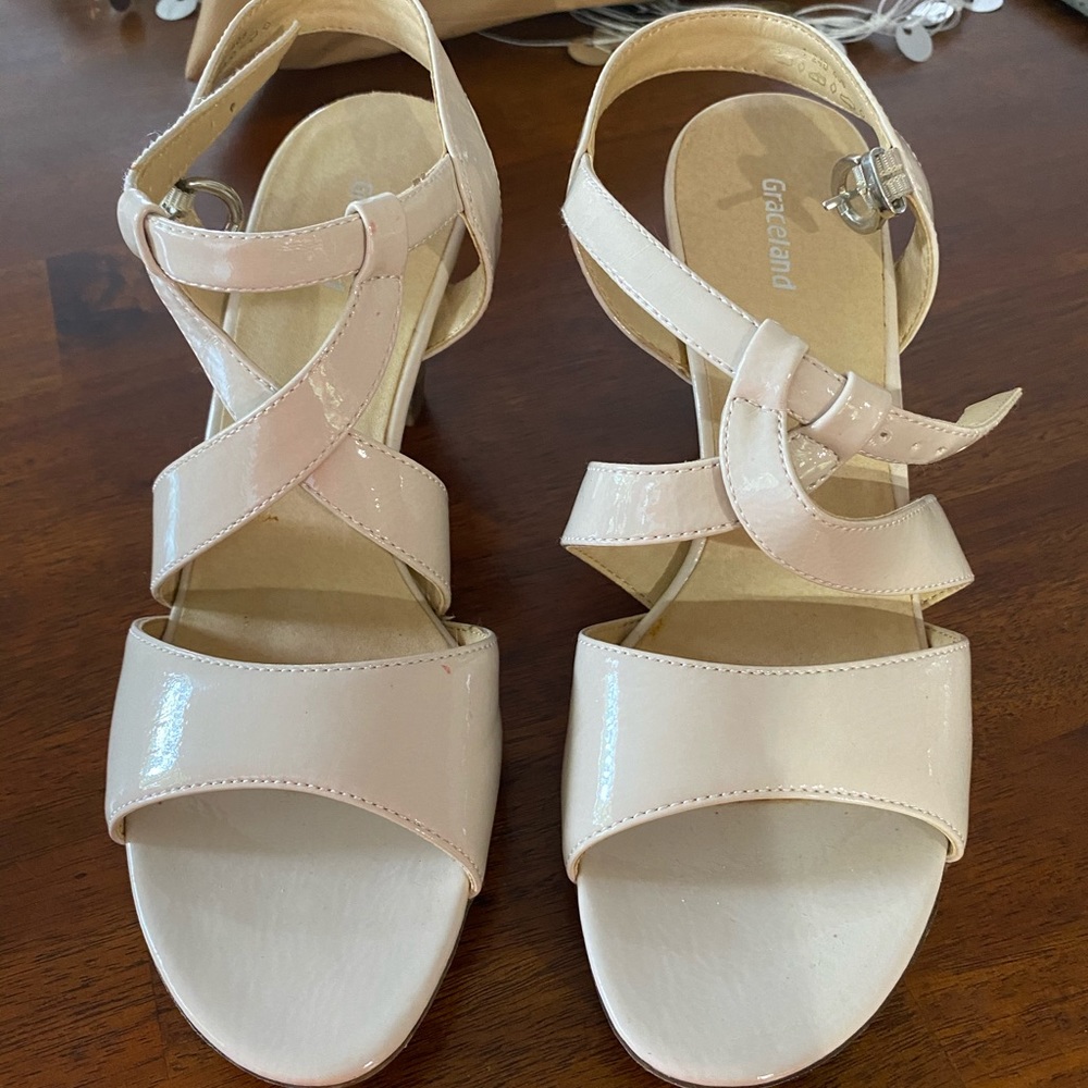 Graceland Sandals Size 9 Nude